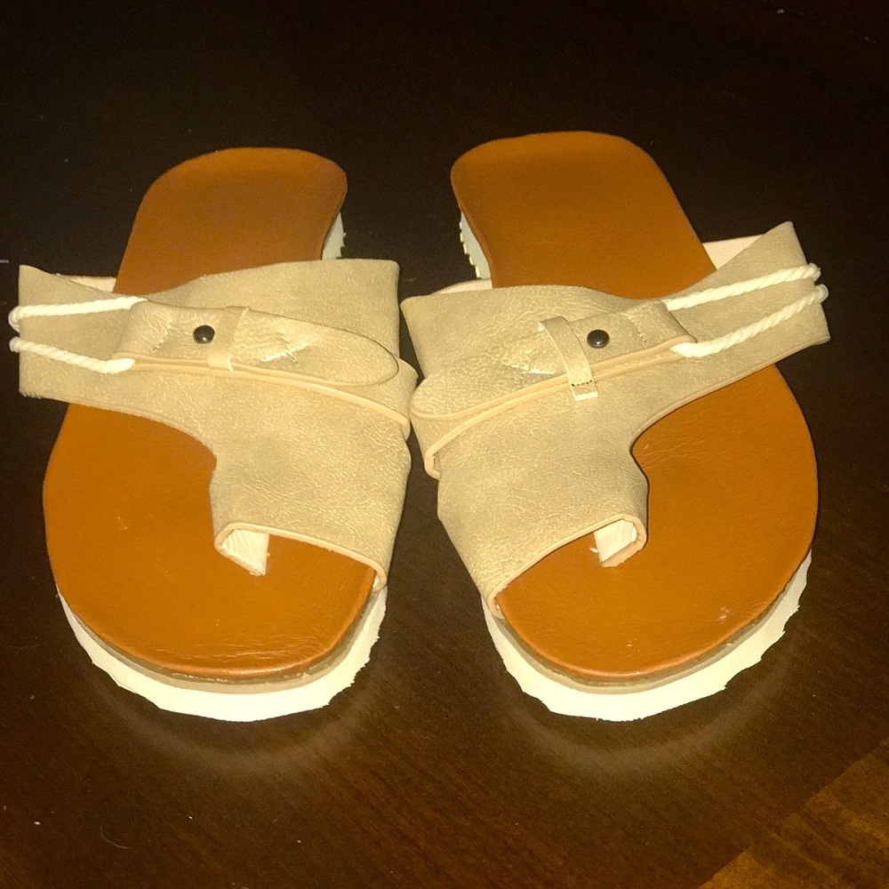 Slides 2 pairs tan and brown